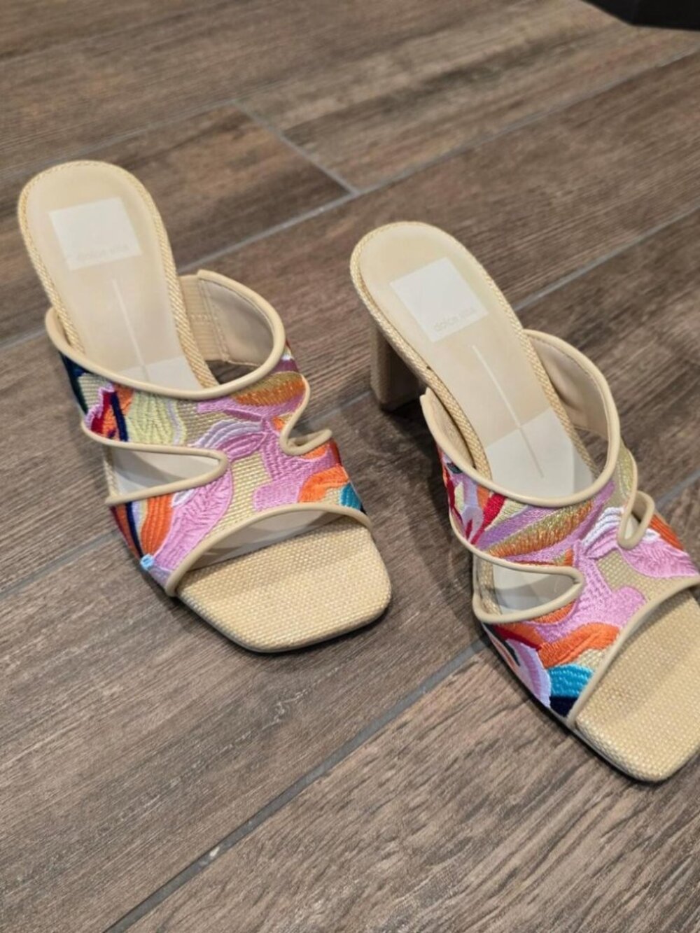 Multi color pumps shoes
